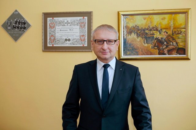 Poseł Pięta chce, by dzieci odbierane Polakom za granicą trafiały z powrotem do nich lub do polskich rodzin zastępczych.