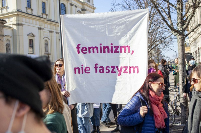 Feminizm karany jak propagowanie faszyzmu i totalitaryzmu. Tak wygląda nowelizacja kodeksu karnego