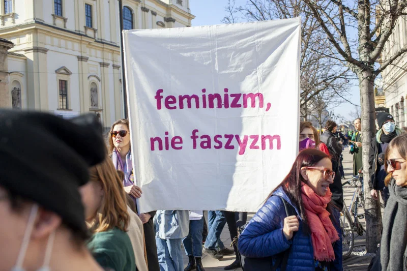 Feminizm karany jak propagowanie faszyzmu i totalitaryzmu. Tak wygląda nowelizacja kodeksu karnego