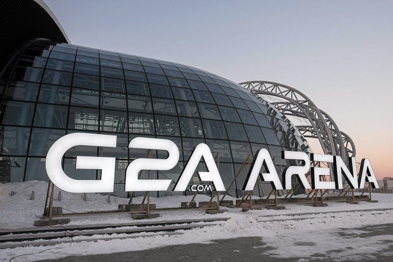 Wiatr zerwał część dachu z G2A Areny w Jasionce.