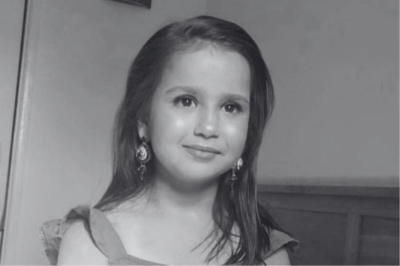 Policja poszukuje trzech osób w związku z zabójstwem Sary Sharif.