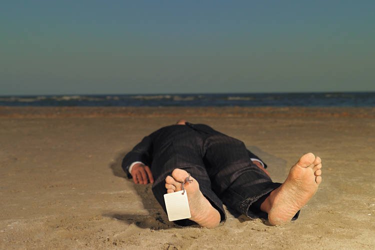 Polacy długie urlopy, ale i tak są [url=http://www.shutterstock.com/pic-116089999/stock-photo-conceptual-portrait-of-dead-businessman-stranded-on-a-desert-beach-with-a-blank-label-attached-to.html?src=HdL1fYCCDffu2pO-yKjkDw-1-9]zmęczeni pracą[/url]