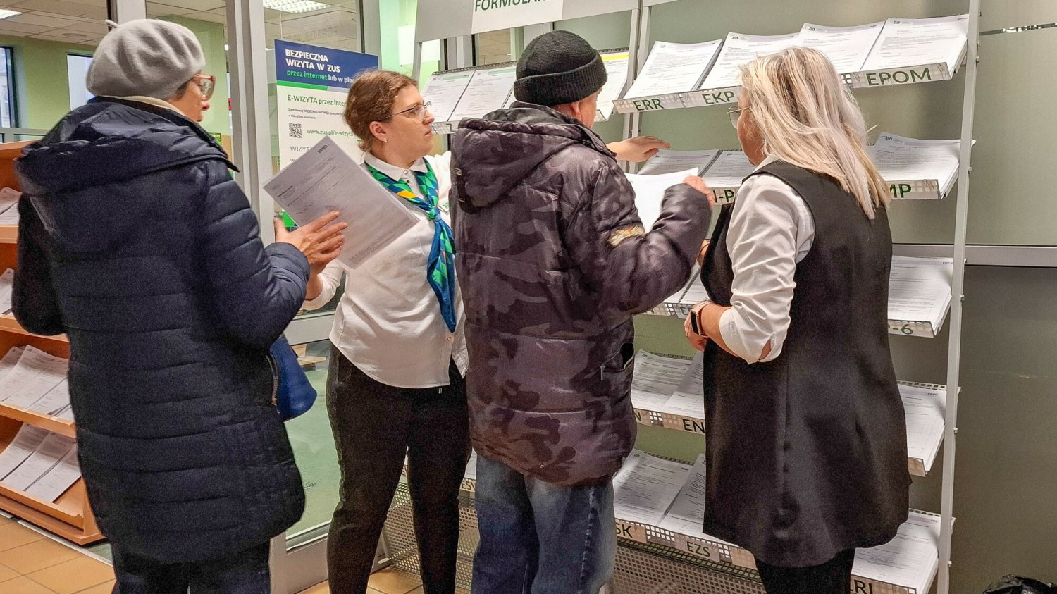 Wyższa 13. i 14. emerytura po złożeniu tego wniosku. ZUS ostrzega, że nie kazdemu się opłaca