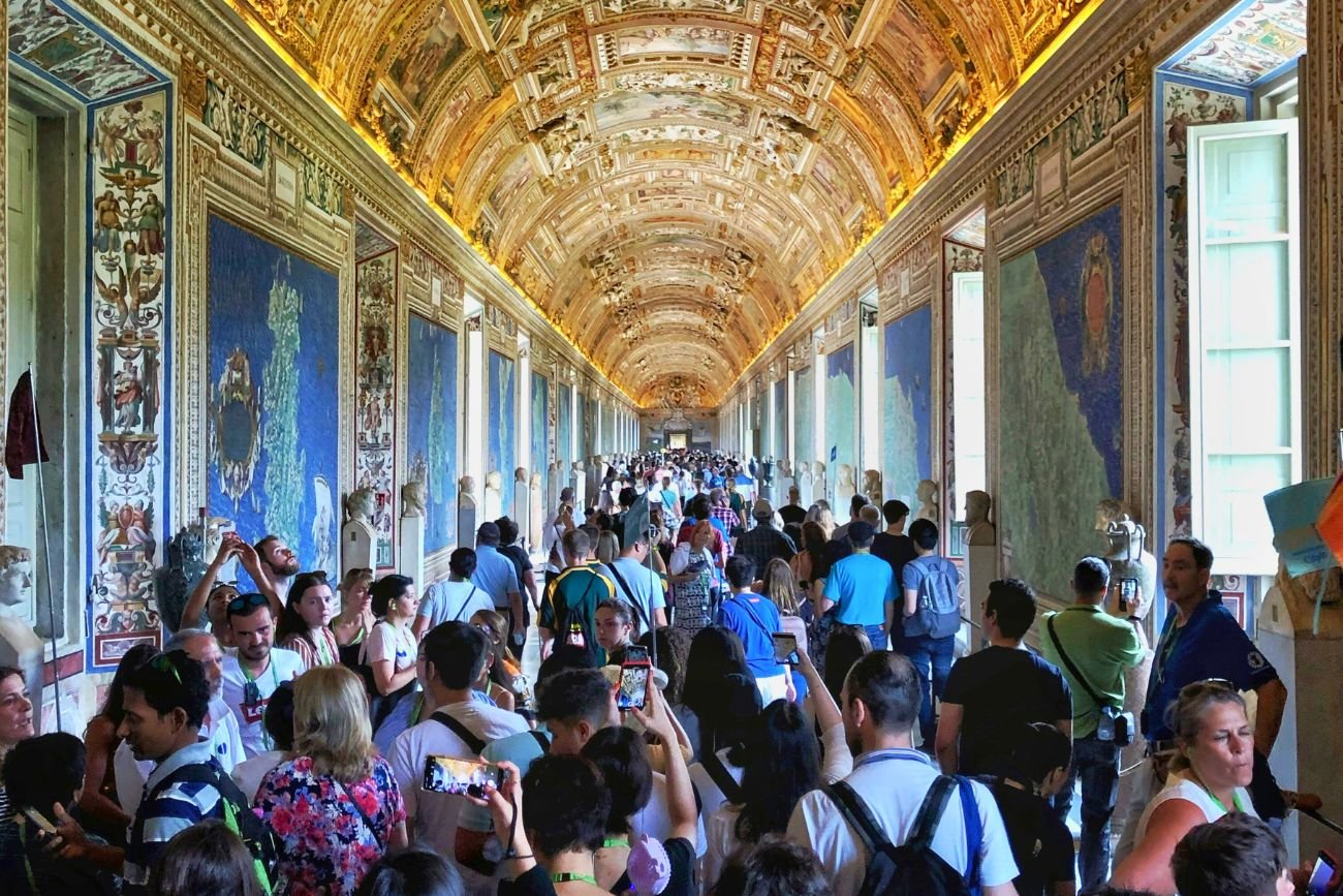 Nadmierna turystyka problemem w Watykanie. Sprawdzą, czy turystów nie jest za dużo