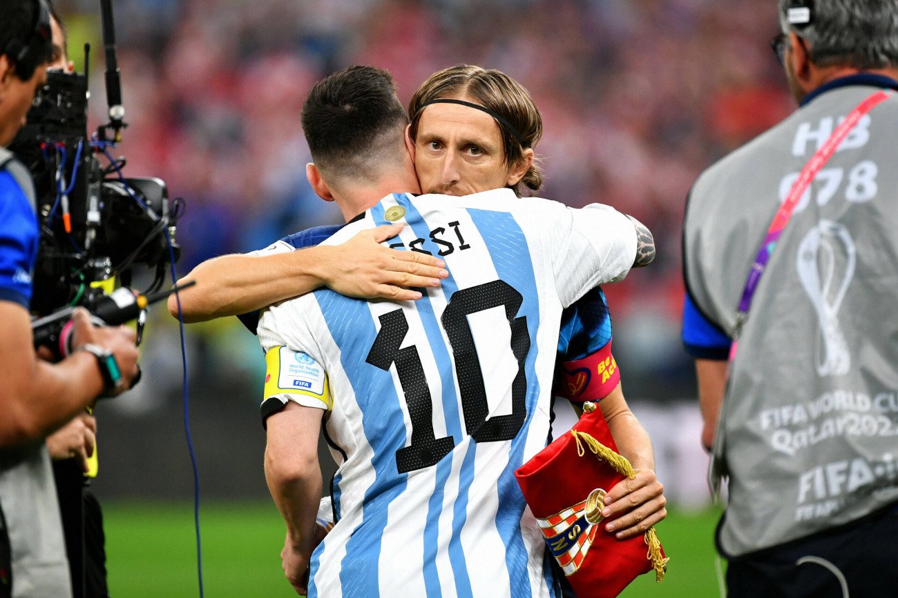 Luka Modrić i Lionel Messi. Dwóch wielkich kapitanów swoich reprezentacji, genialnych zawodników światowego futbolu.