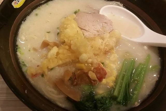 Koszty życia w Tajlandii są tak niskie, że nauczyciel angielskiego może odłożyć połowę pensji.