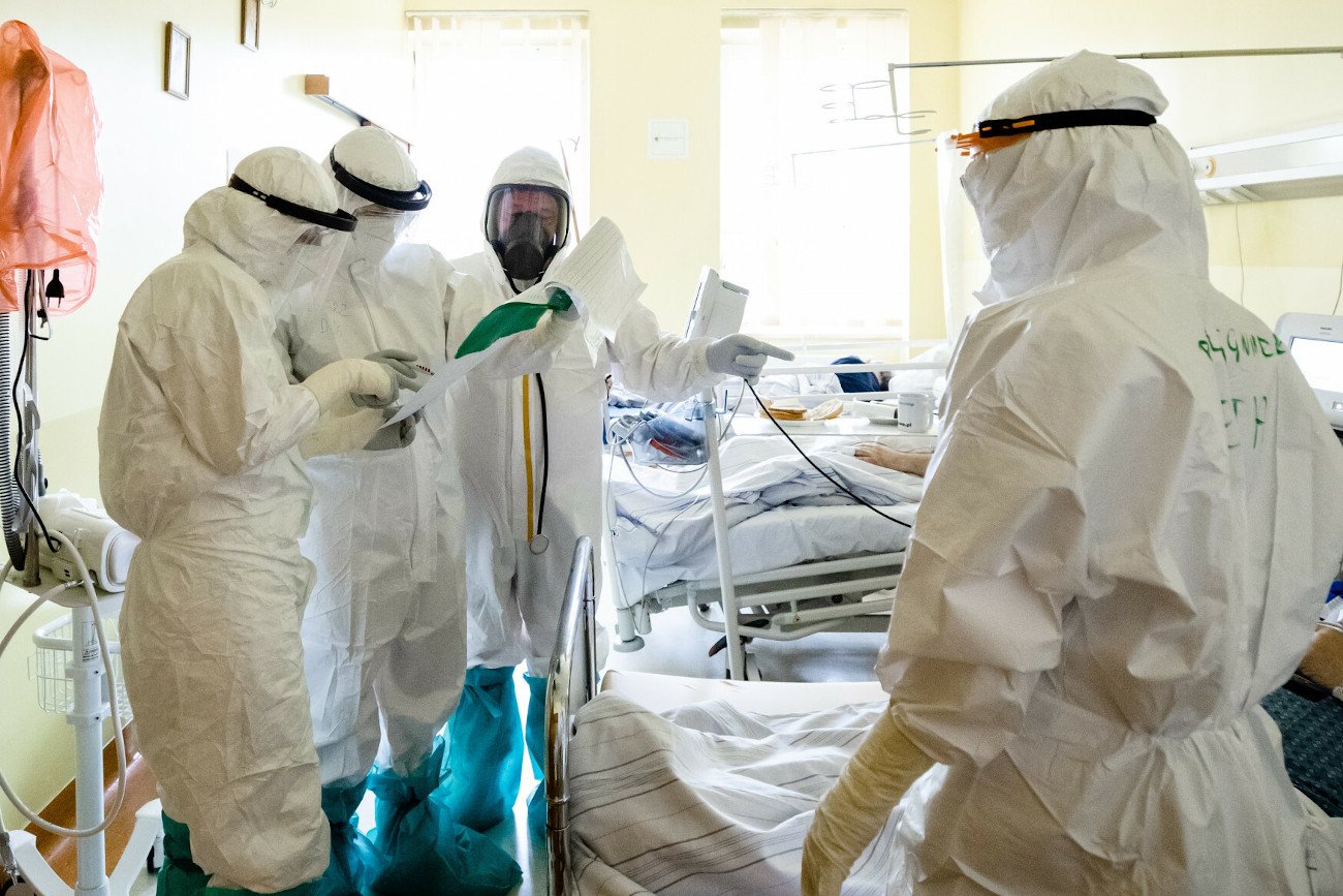 Ile zakażeń koronawirusem 16 października? Znamy nowy raport MZ o COVID-19.