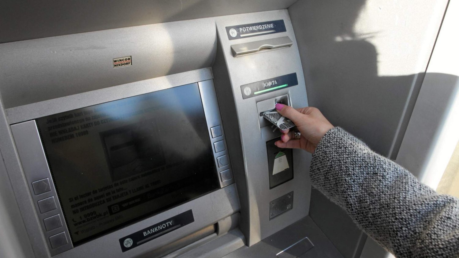 Jak się chronić przed kradzieżą z karty bankomatowej? Jak się chronić przed kradzieżą z karty bankomatowej?