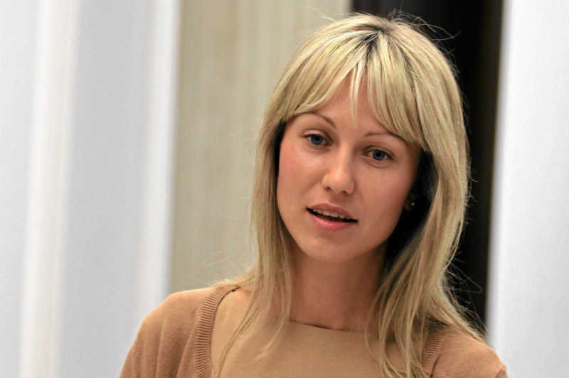 Leszek Miller rzucił Magdalenę Ogórek na głęboką wodę. Kandydatka SLD nie nauczy się pływać, tylko utonie.