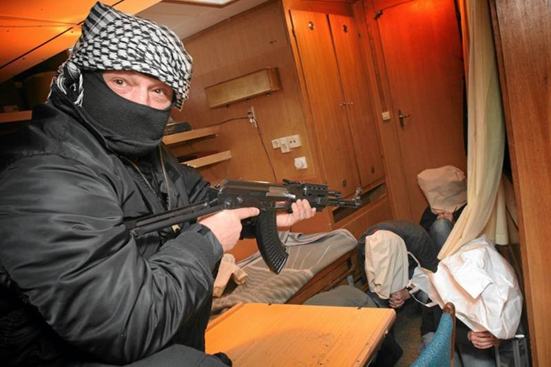 Atak terrorystów na statek podczas szkolenia "Terroryzm morski i piractwo"