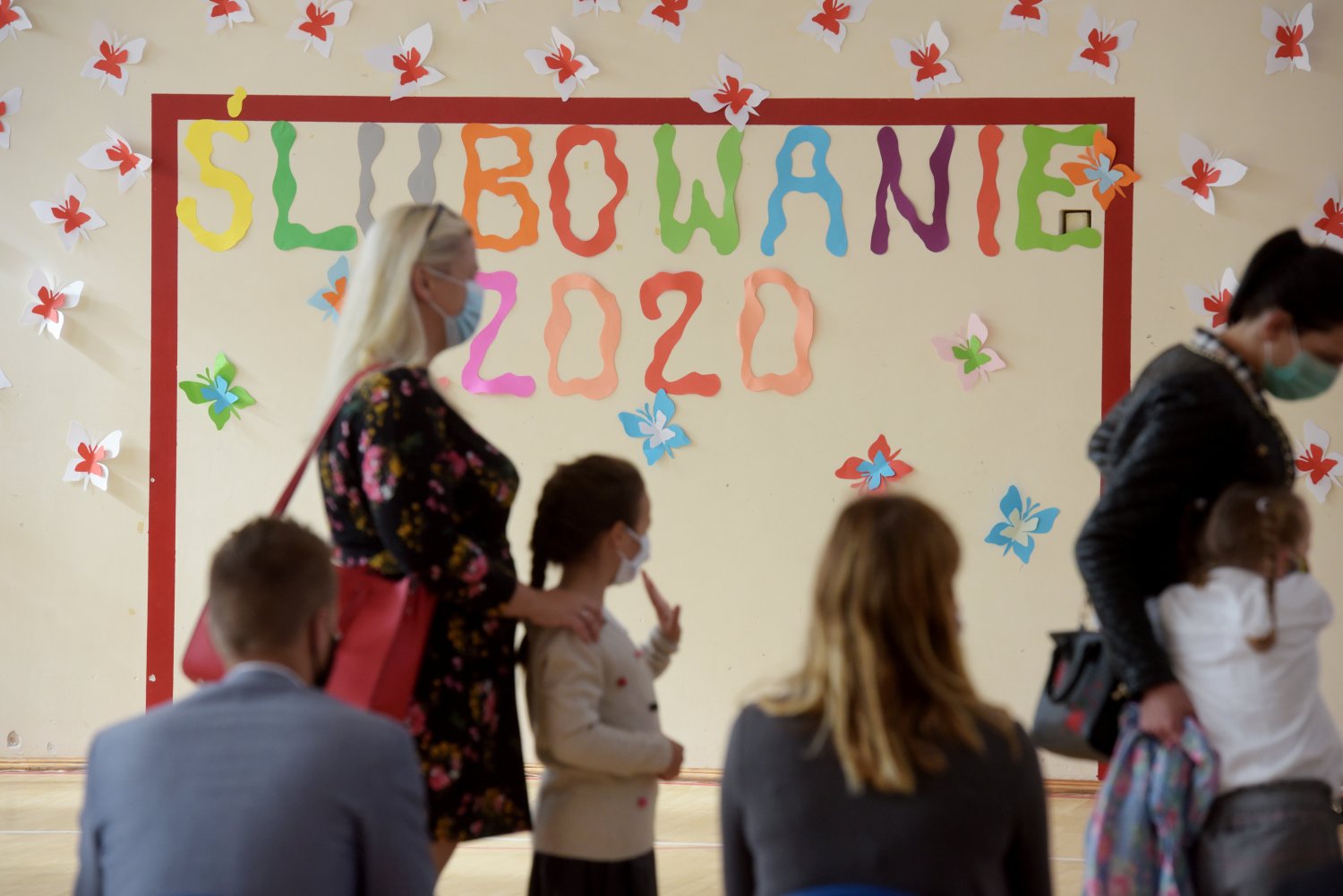 Pomimo rosnącej liczby zakażeń, szkoły dla klas 1-3 są wciąż otwarte