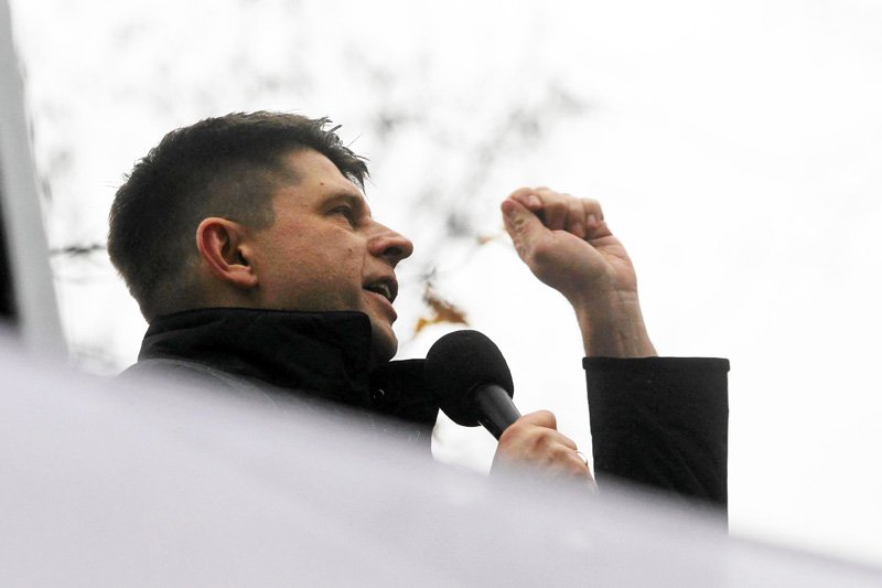 Jeśli ostatnie notowania Nowoczesnej się utrzymają, Ryszard Petru może powoli myśleć o przyszłości w fotelu premiera.