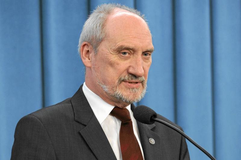 Antoni Macierewicz twierdzi, że jest w posiadaniu materiału, który przesądza o prawdziwości teorii dwóch wybuchów na pokładzie prezydenckiego tupolewa.