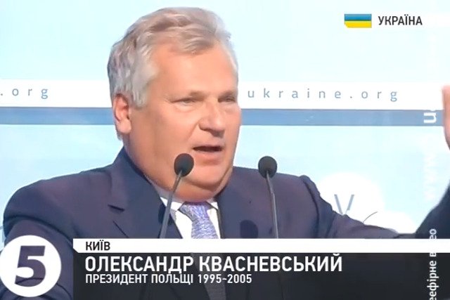 Zobacz jak Aleksander Kwaśniewski śpiewa... hymn ZSRR