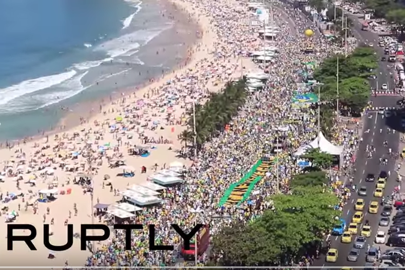 Protest na plaży Copacabana