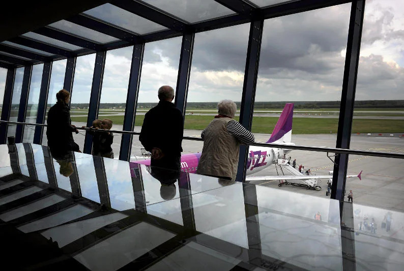 Polacy często mylą nazwy linii lotniczych. Zdarza się im powiedzieć "wizir" zamiast WizzAir.