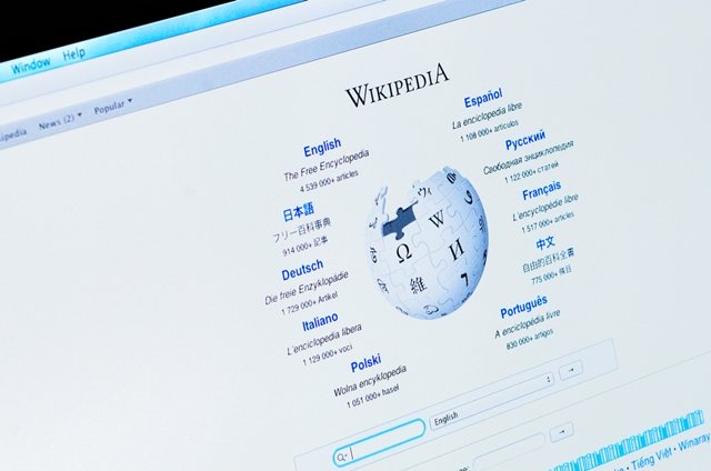 Wikipedia walczy z hejterami