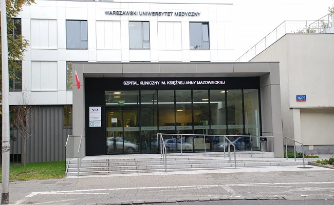 Szpital Kliniczny im. Ks. Anny Mazowieckiej przy ul. Karowa 2 w Warszawie. Działają tu trzy Kliniki Warszawskiego Uniwersytetu Medycznego, w tym II Katedra i Klinika Położnictwa i Ginekologii