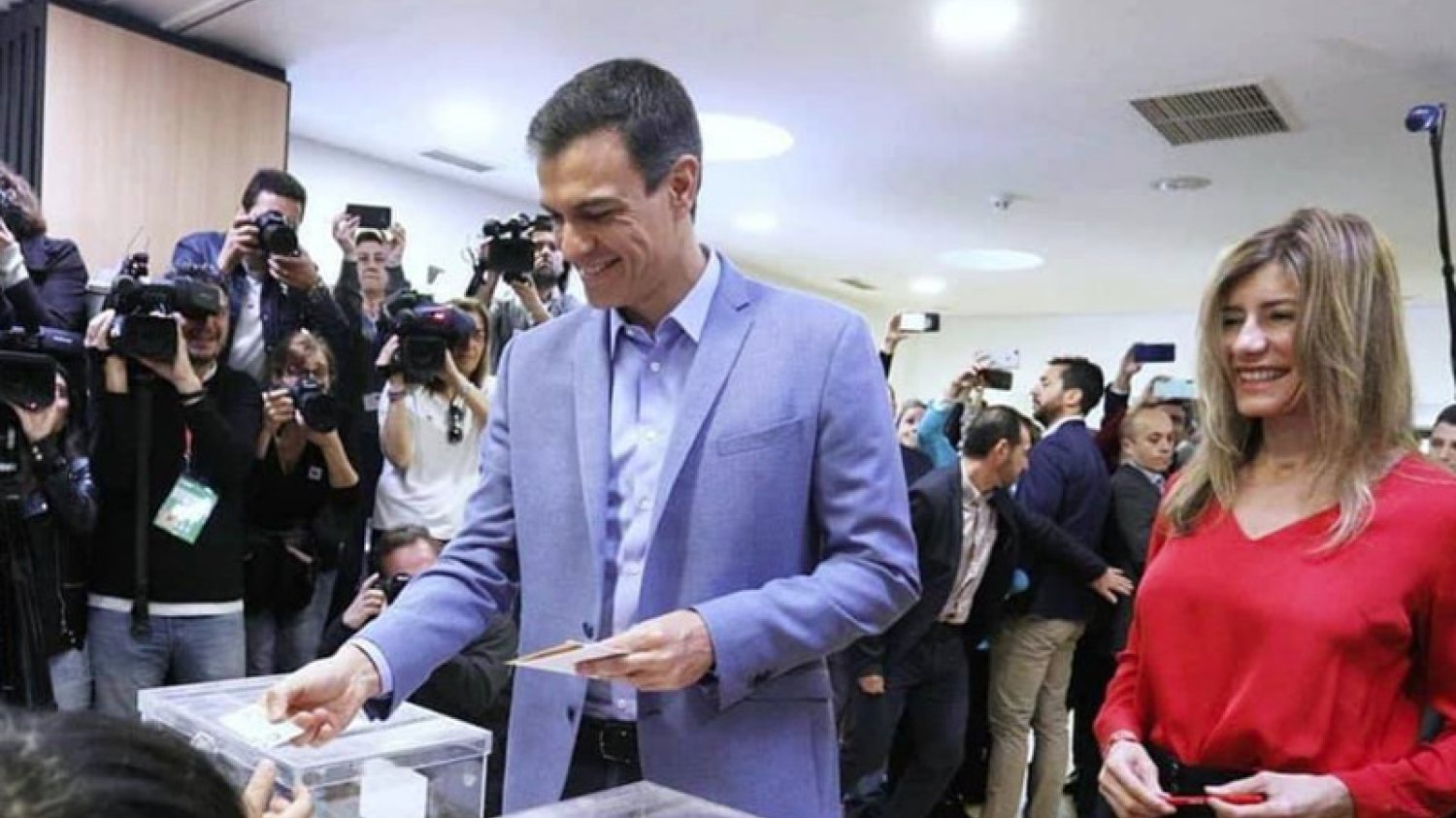 Pedro Sanchez i jego socjalistyczna partia wygrywają wybory w Hiszpanii.