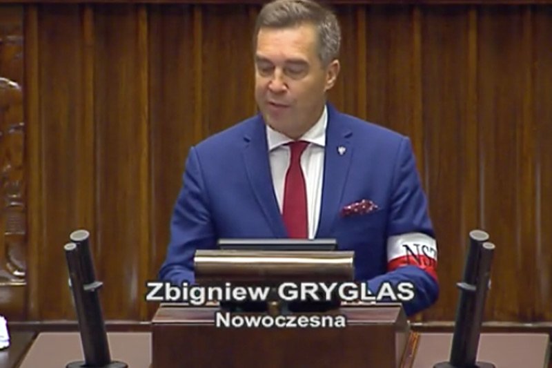 Ten obrazek z posłem Nowoczesnej Zbigniewem Gryglasem wywołał oburzenie lidera partii Razem.