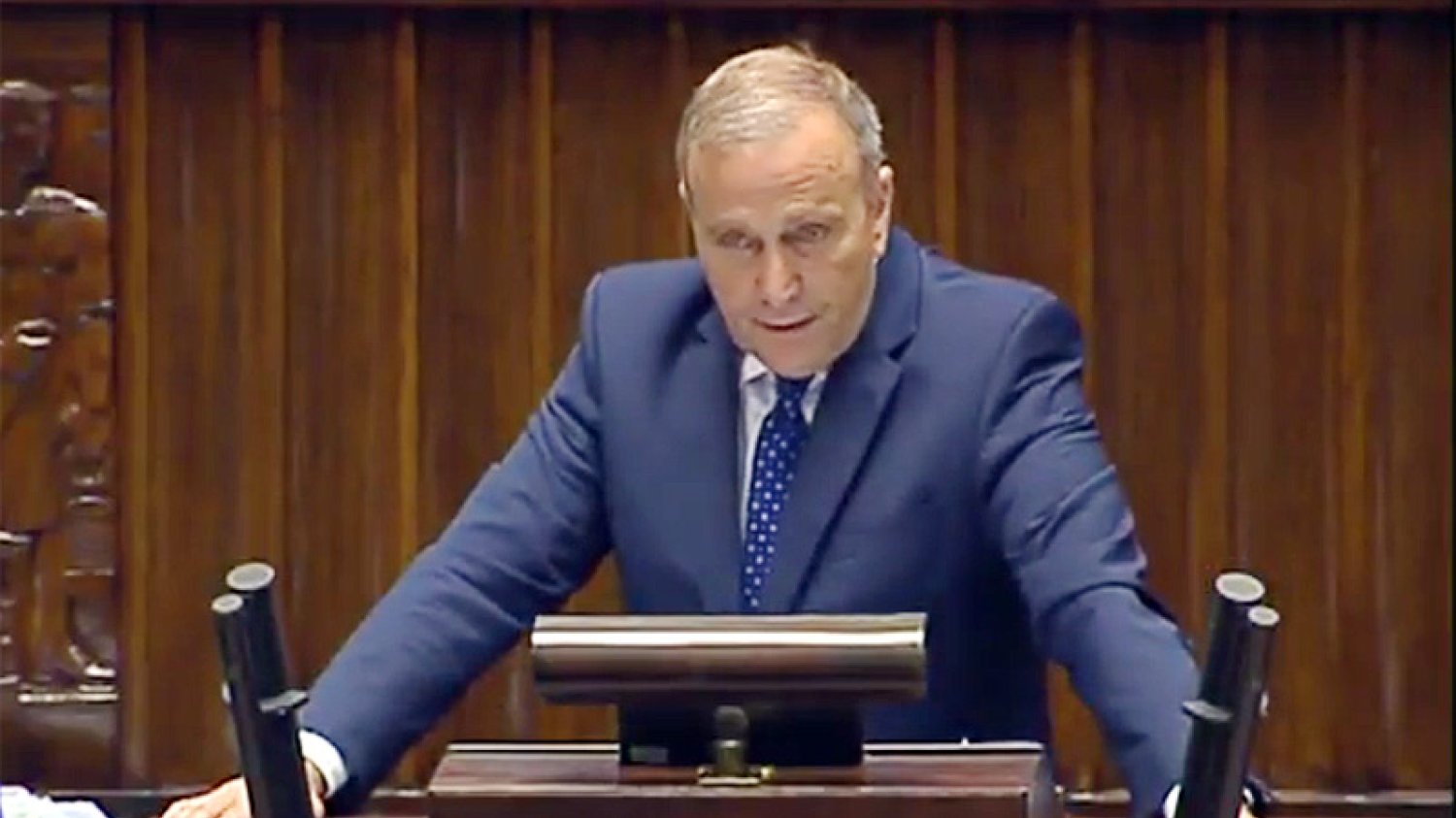 Lider PO Grzegorz Schetyna nie wytrzymało po tym, gdy PiS przedstawiło w Sejmie projekt ustawy, która doprowadzi do podwyżek cen paliw.