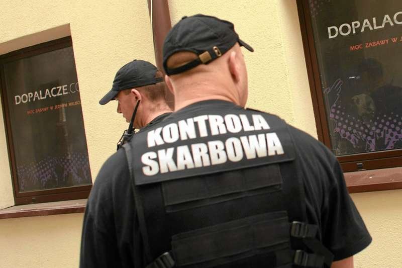 Polacy licznie donoszą do urzędów skarbowych