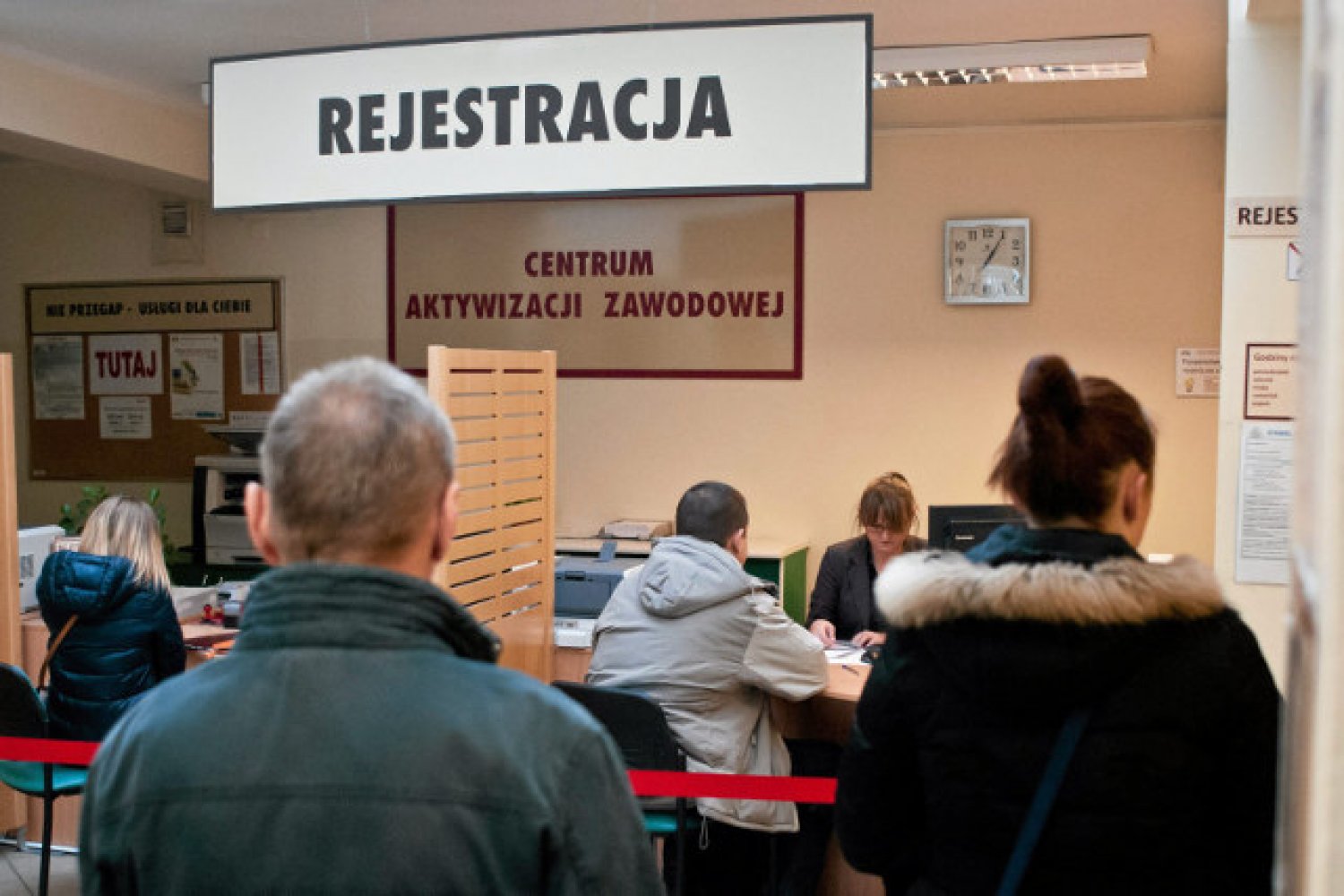 Bezwarunkowy dochód podstawowy miałby zabezpieczać podstawowe potrzeby obywateli