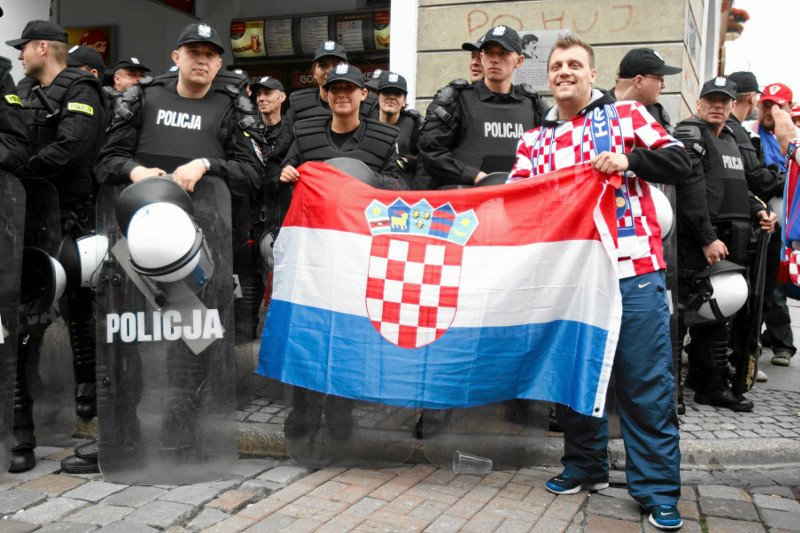 W trakcie Euro 2012 w Poznaniu gościli m.in. kibice z Chorwacji. Wtedy taka pomoc policjantom z pewnością by się przydała.
