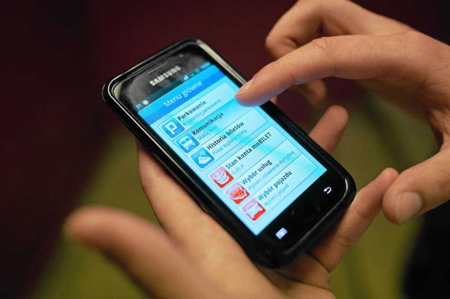 Gratisy, za które trzeba płacić czy usługi aktywowane bez wiedzy abonenta – na to skarżą się często klienci operatorów komówkowych