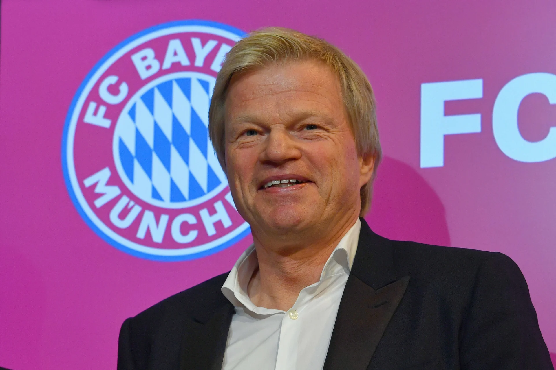 Prezes Bayernu Monachium Oliver Kahn potwierdził transfer Roberta Lewandowskiego. Prezes Bayernu Monachium Oliver Kahn