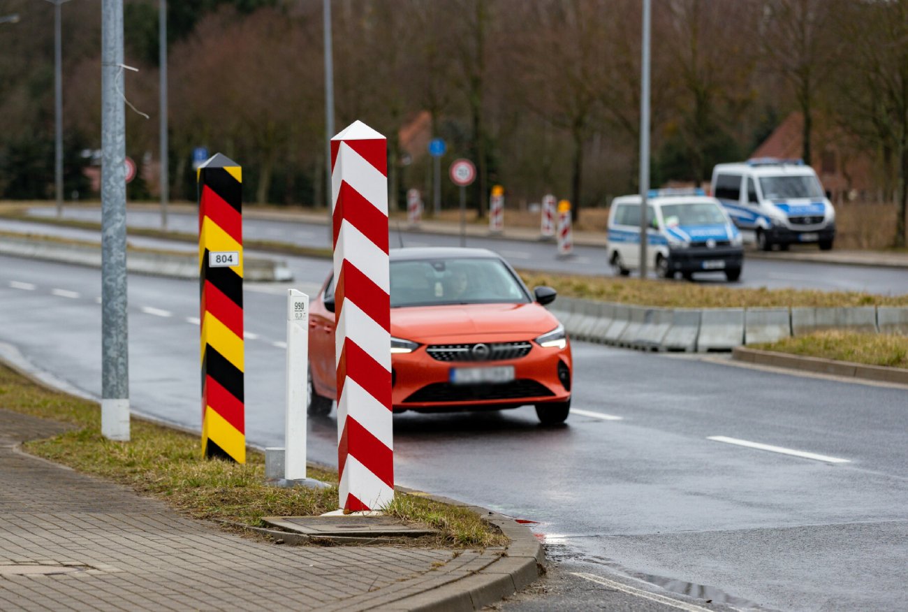 Niemcy. Kradną auta i uciekają do Polski. Policja ostrzega przed gangami.
