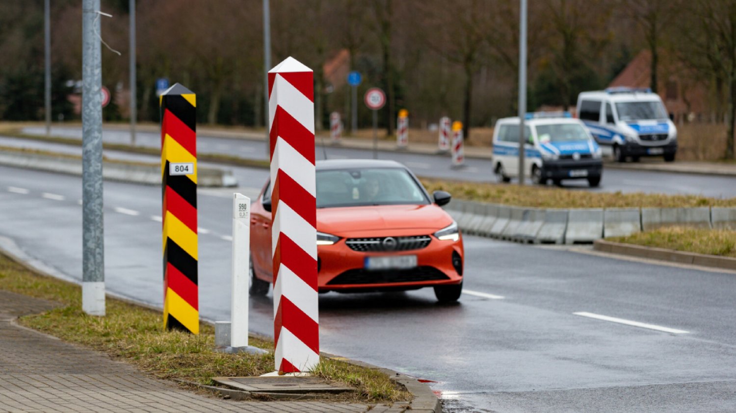 Niemcy. Kradną auta i uciekają do Polski. Policja ostrzega przed gangami.