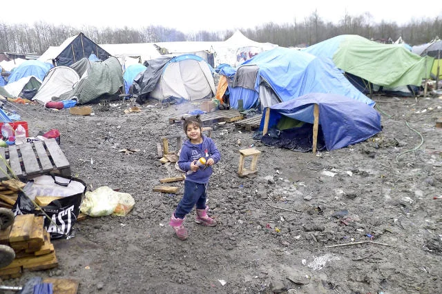 Mieszkańcy Calais obóz dla uchodźców nazywają "dżunglą".
