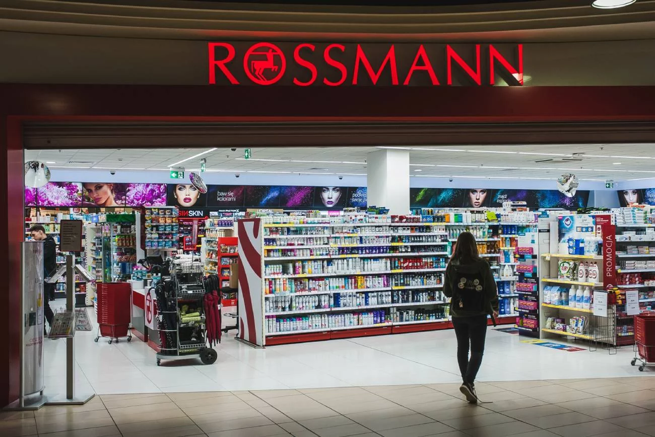 Najlepszy tusz do rzęs na promocji w Rossmannie. To MAYBELLINE.
