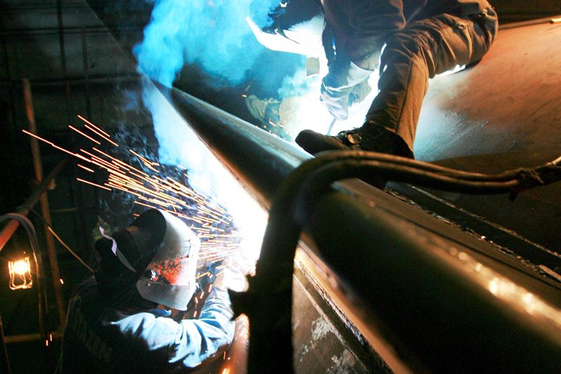 Zawód spawacza pozwala zarabiać 100 zł na godzinę?