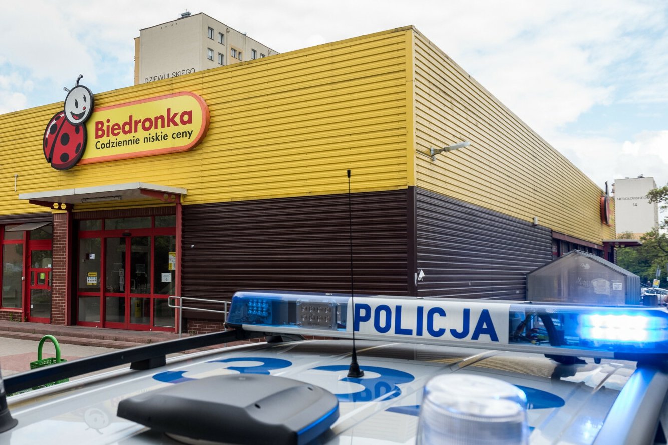 366 przeterminowanych produktów w Biedronce w Tomaszowie. Co na to słynna sieć handlowa?