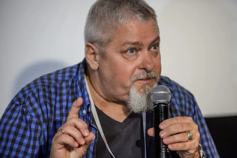 Doktor Mirosław Pęczak z Uniwersytetu Warszawskiego tłumaczył słuchaczom, w jaki sposób należy mentalnie nastawić się do podróży