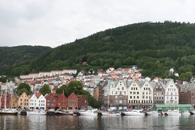 Rząd Norwegii chce, by za granicę wyciekało mniej pieniędzy pochodzących z pomocy społecznej. Na zdjęciu: Bergen