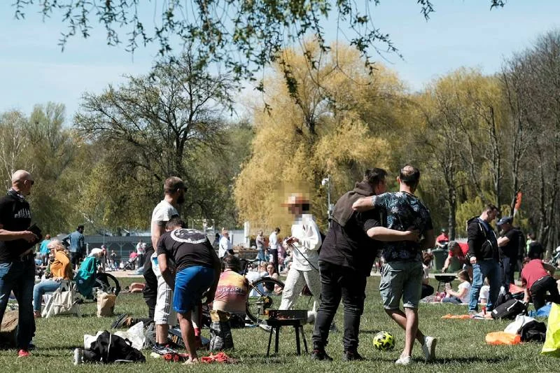Epidemiolog chorób serca i naczyń prof. Maciej Banach z Instytutu Centrum Zdrowia Matki Polki w Łodzi podkreślił, byśmy korzystali z tego, że są znoszone obostrzenia covidowe.