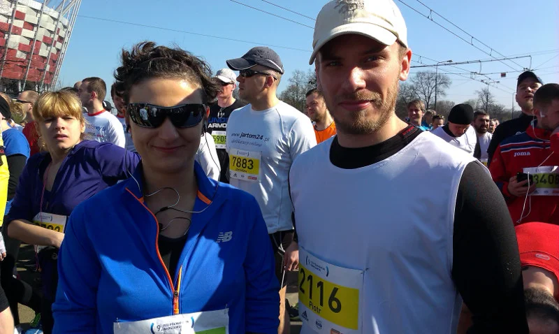 Wielu uczestników PZU Półmaratonu Warszawskiego biegnie w parach. Dzięki temu słabsza osoba ma większe szanse na osiągnięcie mety