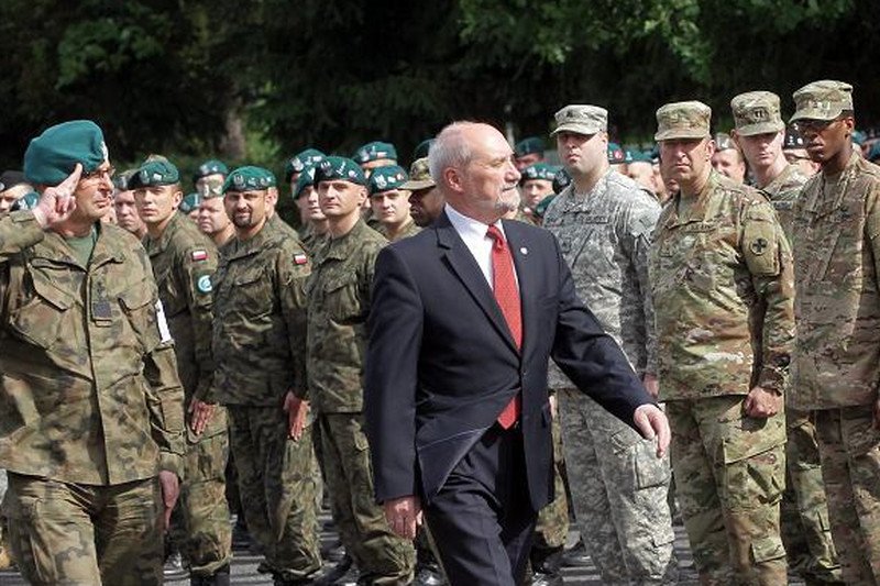 Przez decyzje szefa MON wizerunek Polski i nasza wartość bojowa w NATO znacząco się obniżyły
