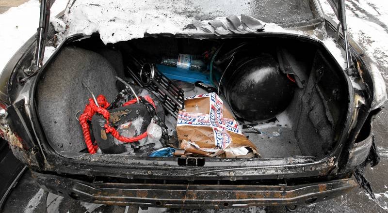 19.02.2012 Warszawa, ul.Oleandrów. Samochody podpalone przez nieznanych sprawców
