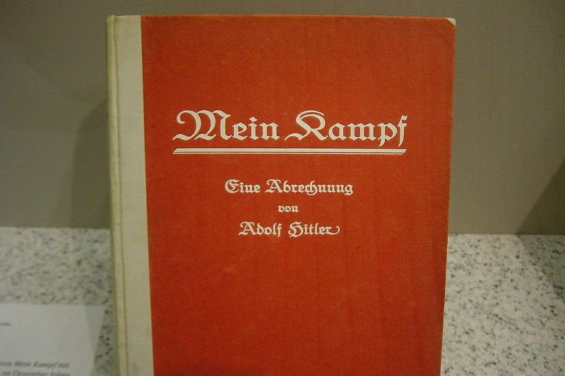 Co dalej z "Mein Kampf" Adolfa Hitlera?