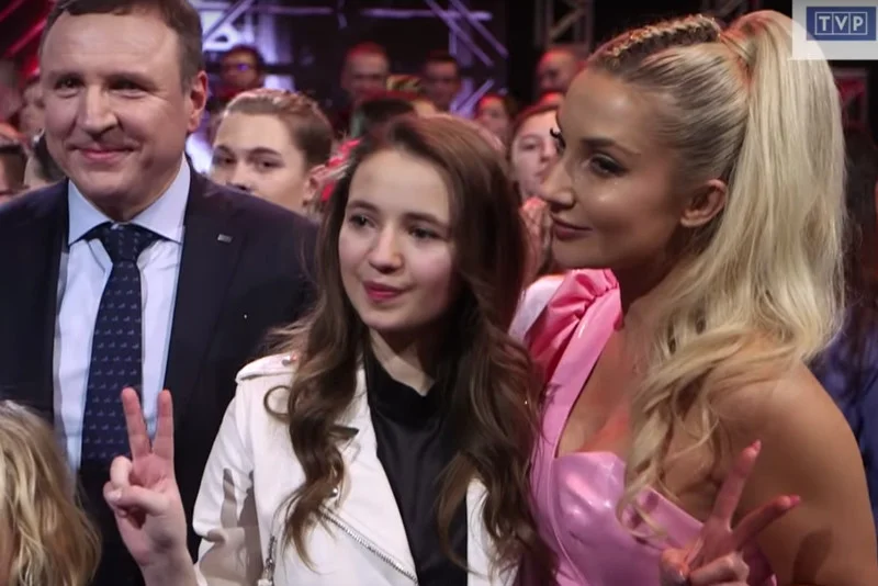 Ania Dąbrowska reprezentowała w programie drużynę Cleo. Na finale The Voice Kids pojawił się prezes TVP Jacek Kurski.