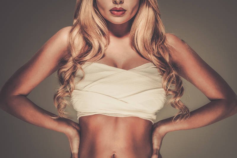 Estetyka powiększonych piersi kojarzy się większości z nas z "plastikowymi" blondynkami w stylu Pameli Anderson. Czy słusznie?