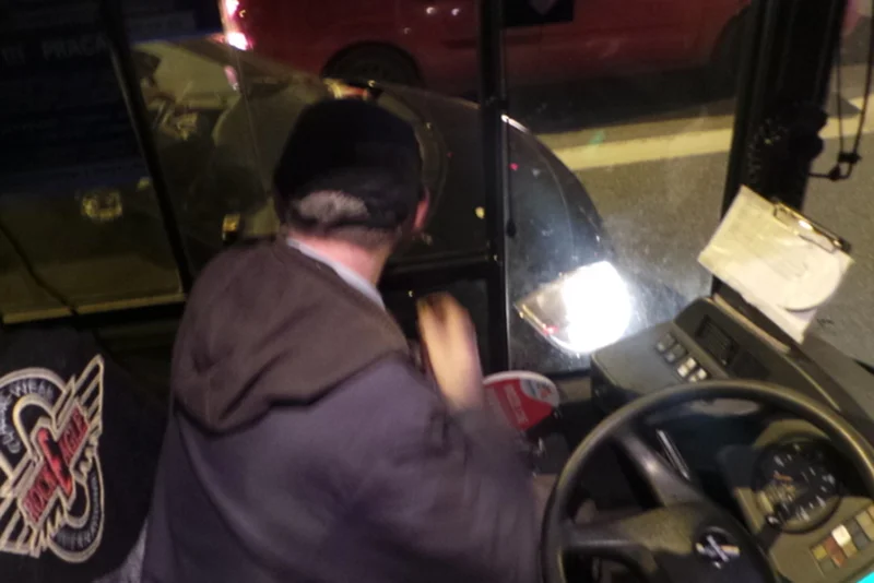 Wesoły Kierowca stara się rozweselać innych kierowców