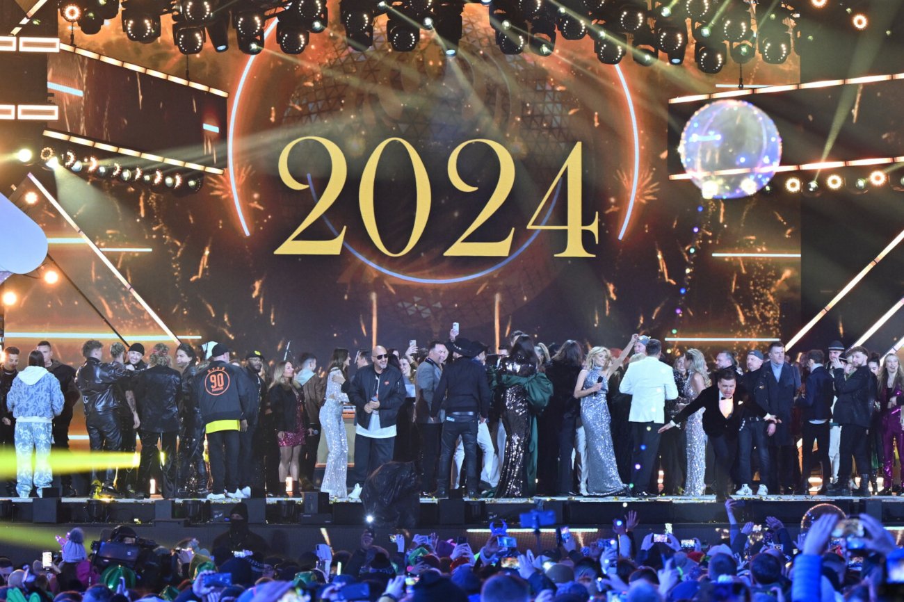 Jak wyglądał "Sylwester z Dwójką" po zmianie władzy?