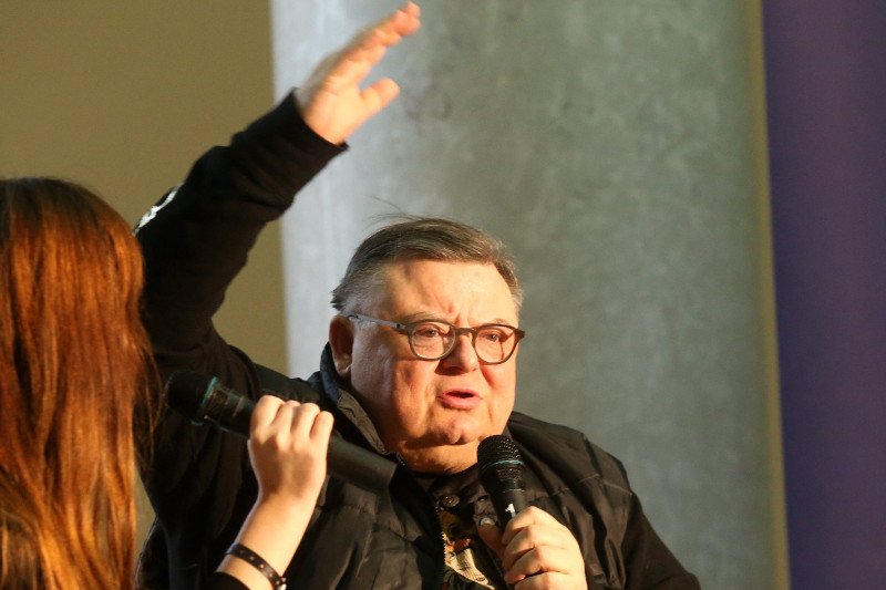 Wojciech Mann przeprasza za krytykę "dobrej zmiany"? Komunikat Polskiego Radia o rzekomych przeprosinach daje do myślenia.