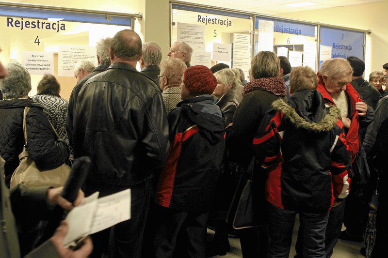 Kolejki do specjalistów będą coraz dłuższe.