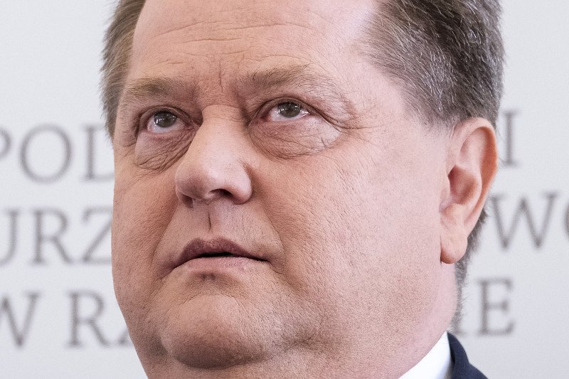 Minister Jarosław Zieliński był "trochę może zażenowany" faktem, iż podczas wizyty w Suwałkach otrzymał kwiaty.